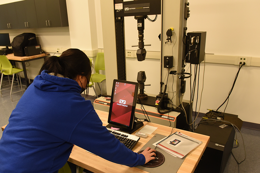 Student working in the Scanning, Measurement & Testing Lab 