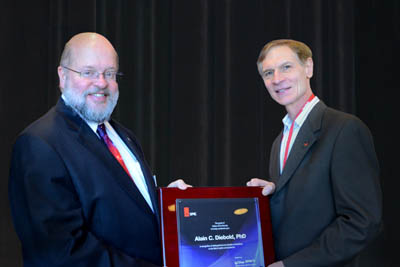 Dr. Alain Diebold with SPIE President Bill Arnold